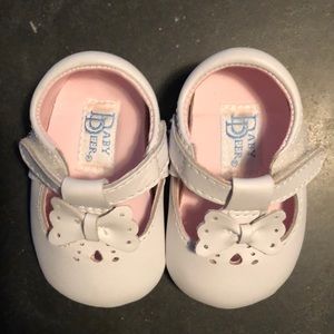White leather butterfly Mary Jane crib shoes